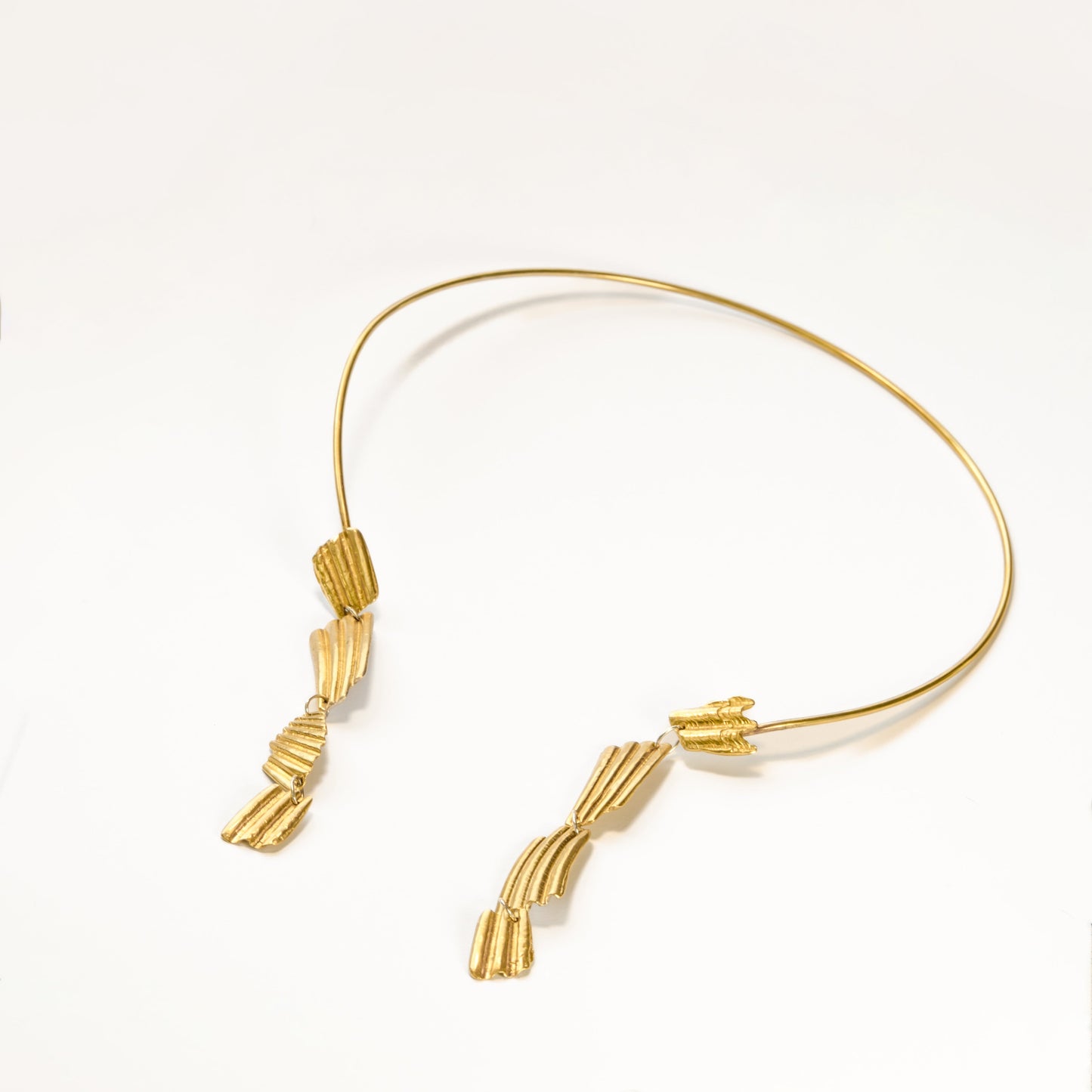 Shell Dangle Open Collar