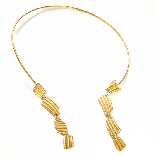 Shell Dangle Open Collar