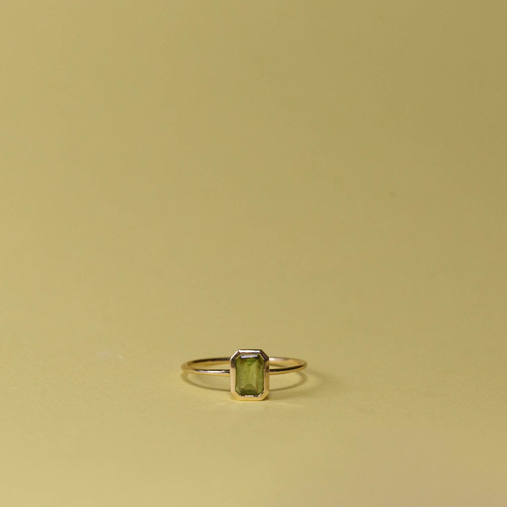 Peridot soitaire ring- size 7